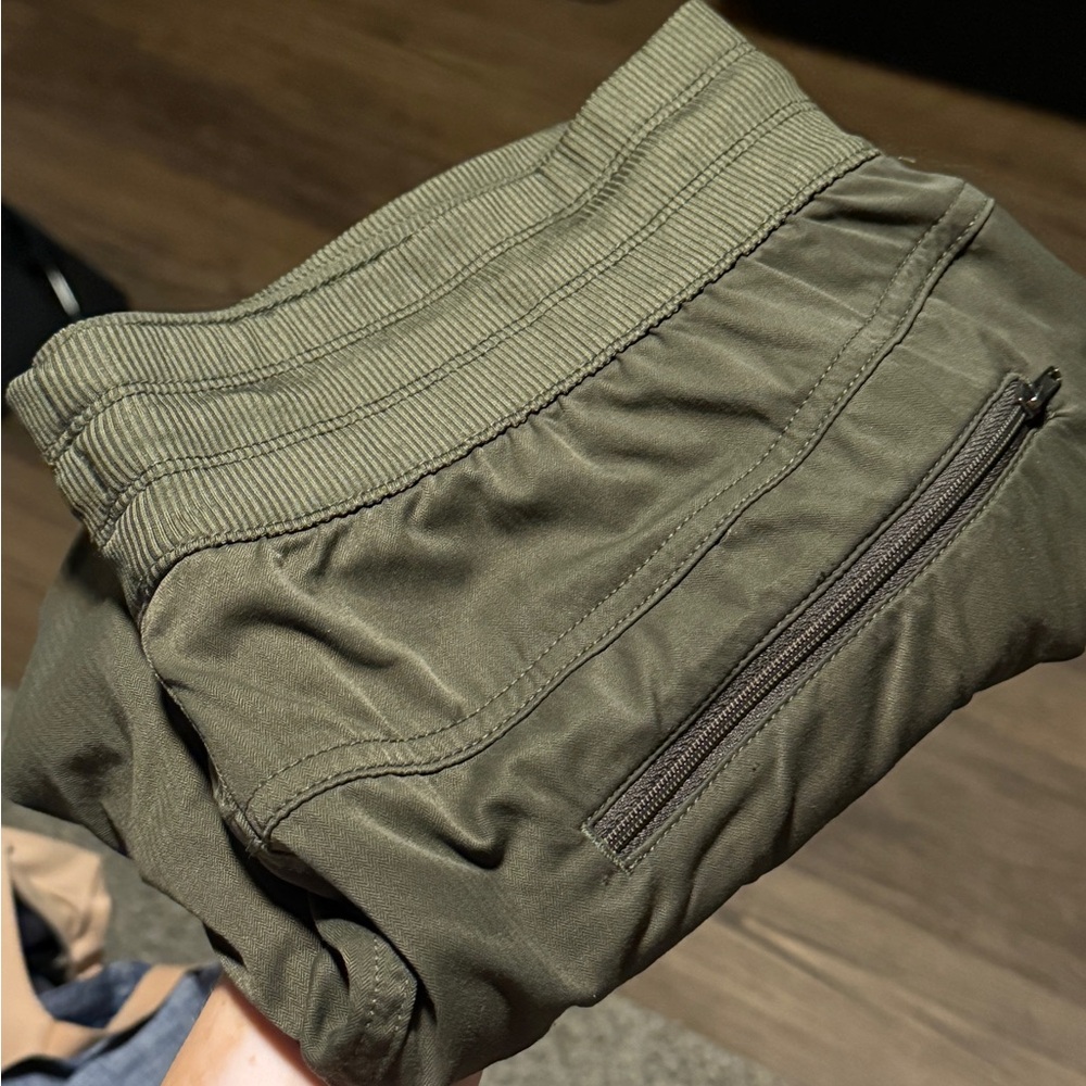The North Face Women's Green  Shorts